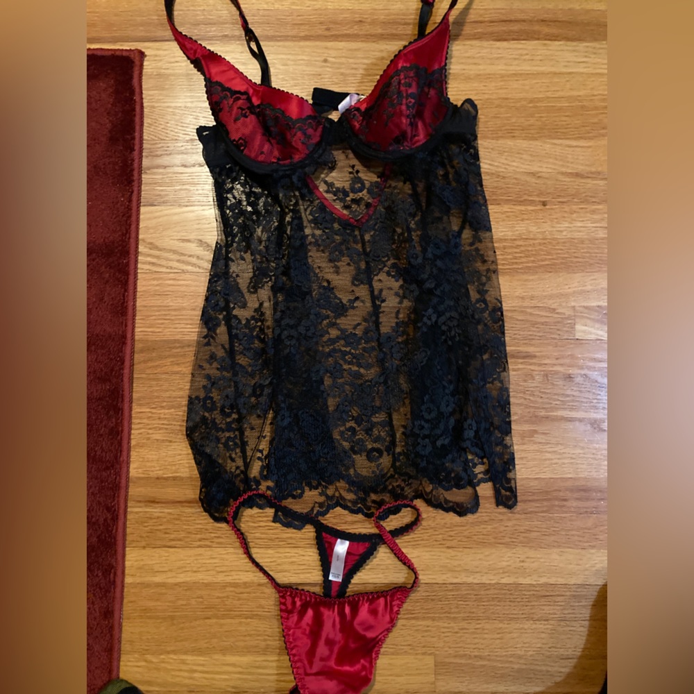 Victorias Secret Silk and lace Valentine’s Day nightgown 34b xs/s